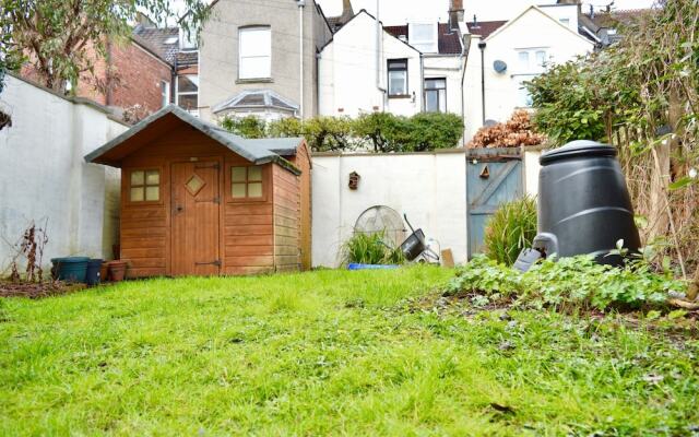 2 Bedroom House in Popular Bristol Neighbourhood