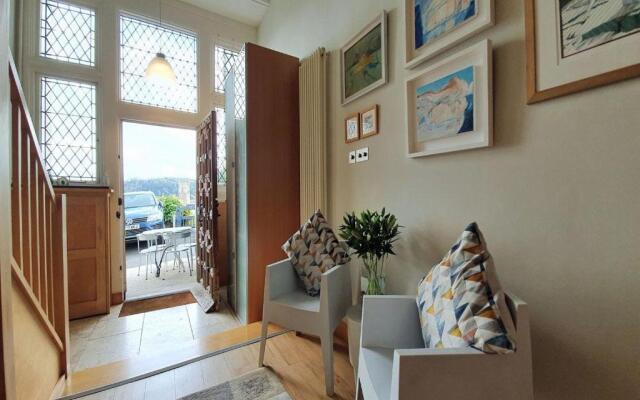 16 Clarence Hill - Iconic Dartmouth House with Enchanting Garden