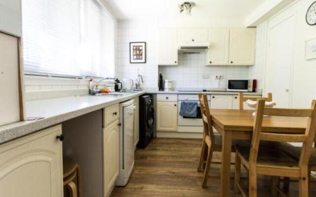 Modern Central Family-Home for 6