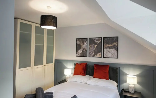 House Sleeps6-garden-petsok-parking-long Stay Disc