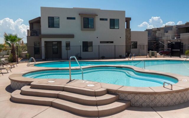 Poolside Perfection - Close to Zion