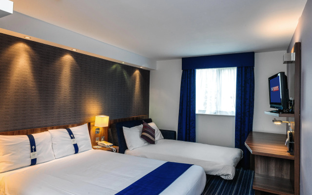 Holiday Inn Express London Gatwick - Crawley by IHG