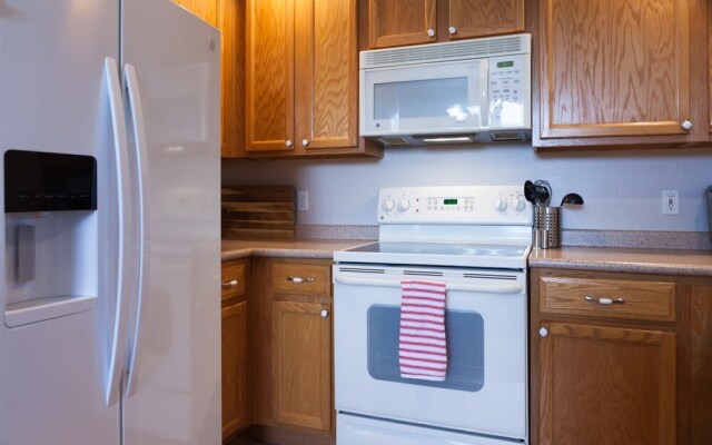 2BR Plus Ocotillo Townhome, Heated Pool, Spa, Gym