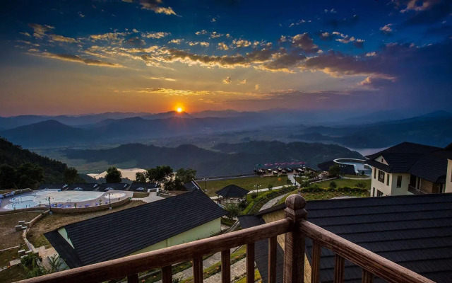 Rupakot Resort