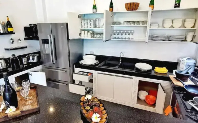 GOLDLAND Luxury Pool Villa Pattaya Walking Street 8 Bedrooms