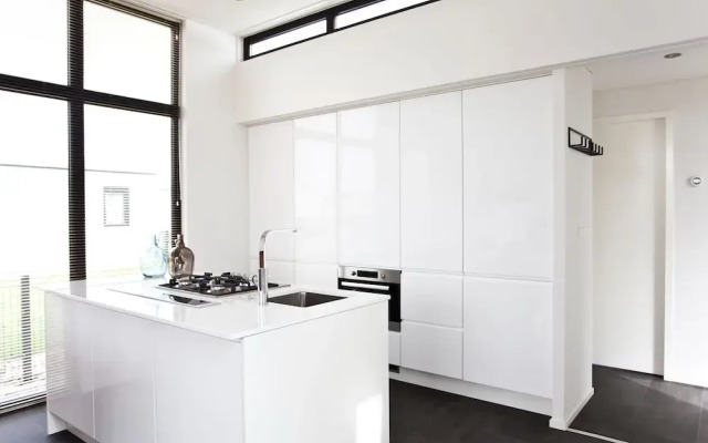 Modern Holiday Home 600 m From the sea