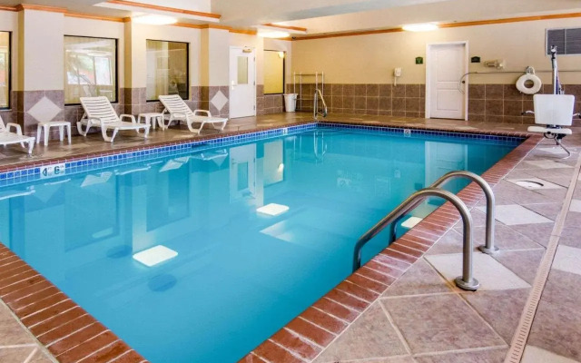 Comfort Inn & Suites El Dorado