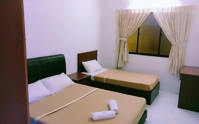 Dindings Pantai Desair Apartment By DPD