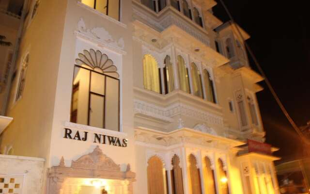 Hotel Raj Niwas