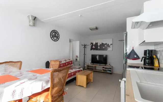 Rez-de-chaussée centre ville d'Embrun 3 étoiles