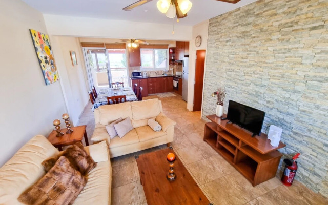 Christina'S Mezoneta