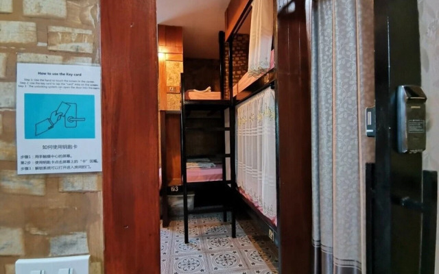Gardenroom Home Stay and Cafe Suvarnabhumi