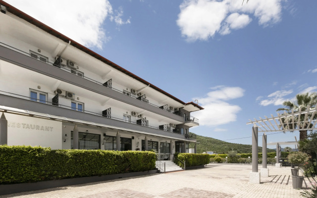 Calma Beach Hotel