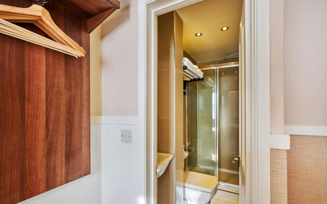 Huttons Hotel, Victoria London