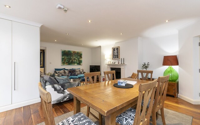 Charm 2BR South Kensington Flat Near Gloucester Rd