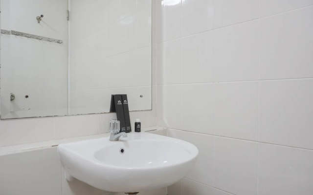 Warm And Homey Studio At Seasons City Latumenten Apartment