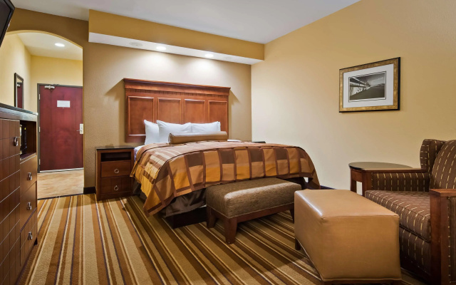 Best Western Plus KC Speedway Inn & Suites