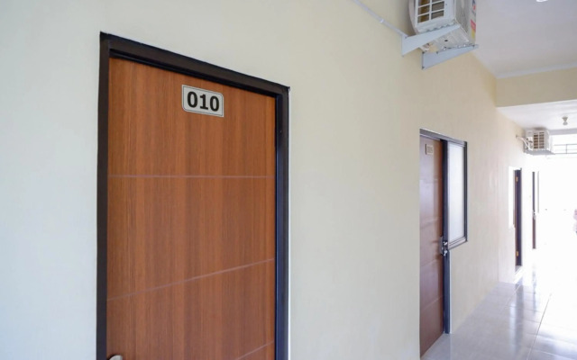 RedDoorz near Graha Saba Buana Solo