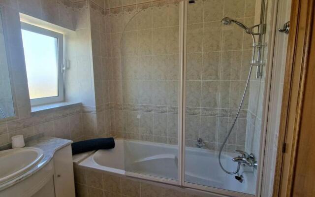 Spacious 3 bedroom apartment with seaview
