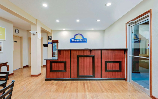 Days Inn by Wyndham Fairmont