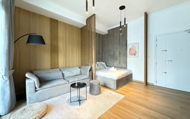 Ultra Luxury Flat Fully Upgrade &Balcony