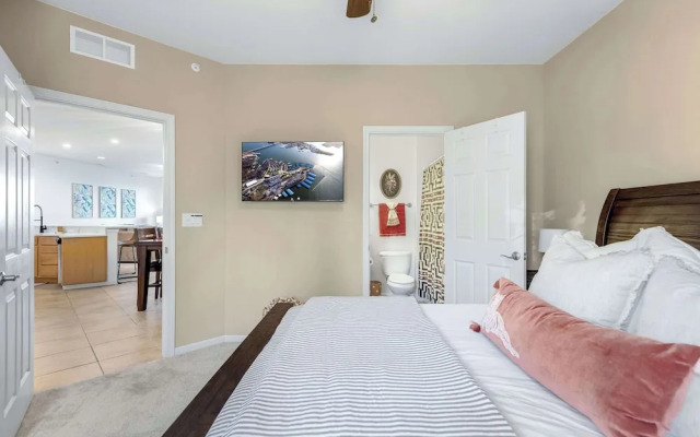 Panoramic Sunset Escape Waterfront Condo for 7!