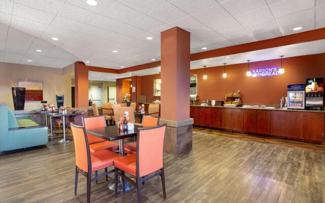Holiday Inn Express and Suites Phoenix Midtown