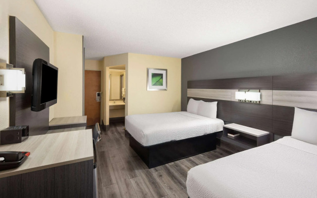 Travelodge by Wyndham Perry National Fairgrounds Area I-75