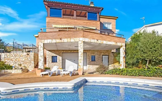 Sotet in Vidreres With 4 Bedrooms and 2 Bathrooms