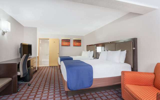 Days Inn by Wyndham Woodbury Long Island