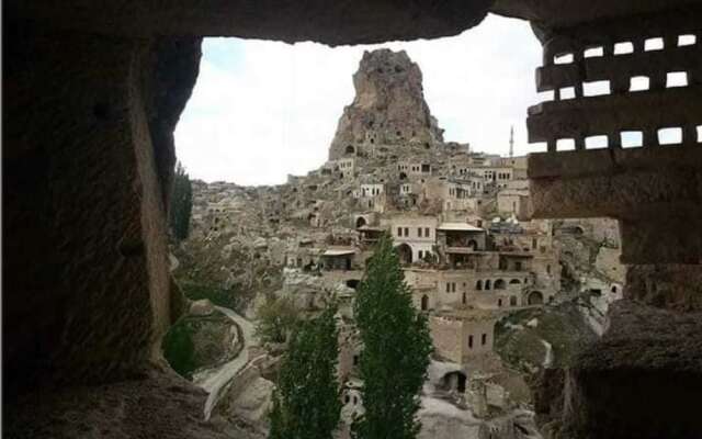 Abu Hayat Cave Suites