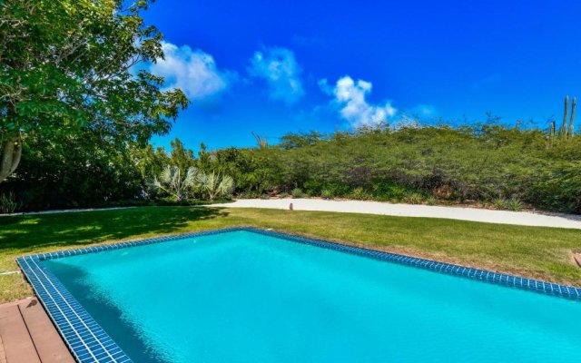Beach Front Luxury Villa! Boca Catalina Malmok!