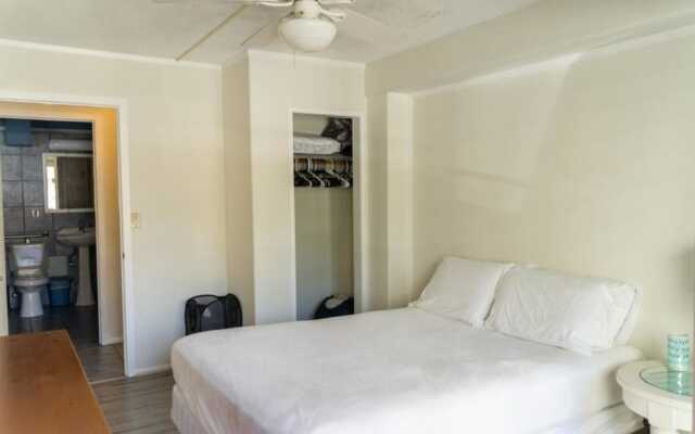 Waikiki Condo Rental - Hawaiian King