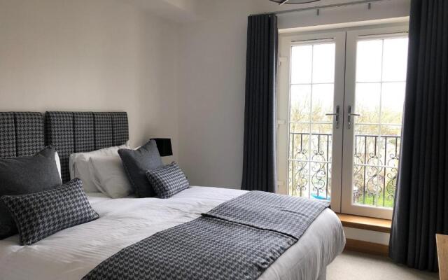 Royal Golf Apartments