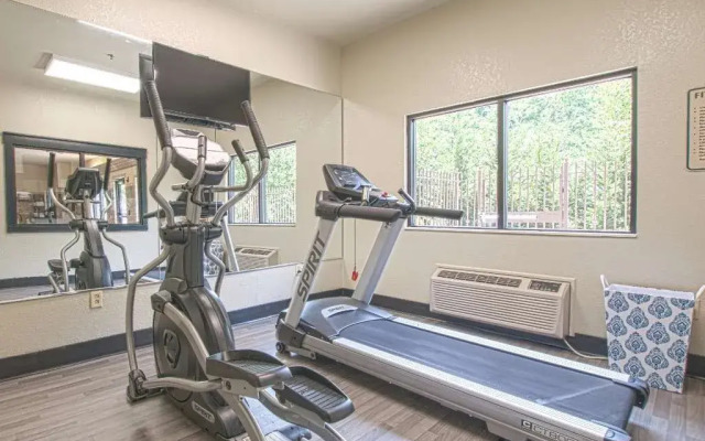 Brookstone Lodge near Biltmore Village, Ascend Hotel Collection by Choice Hotels International