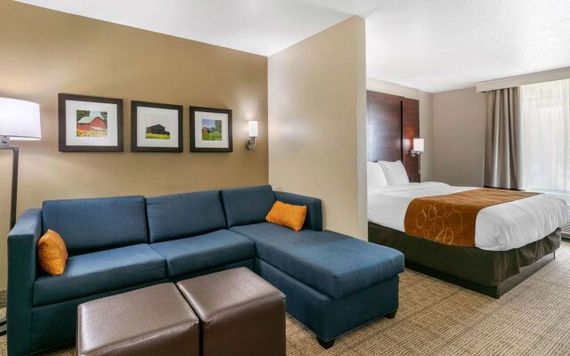 Comfort Suites Hopkinsville near Fort Campbell