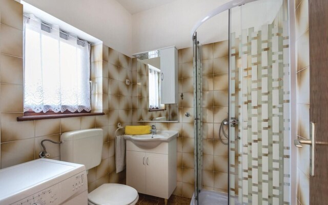 Nice Home in Brtonigla With Wifi and 3 Bedrooms