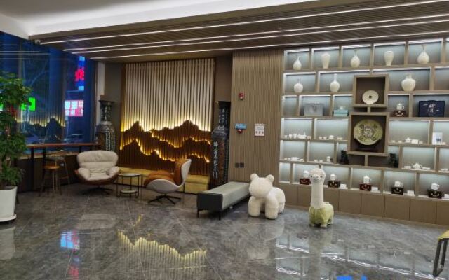 Four Seasons Jincheng Hotel (Five Avenues ZhiGu Subway Station)