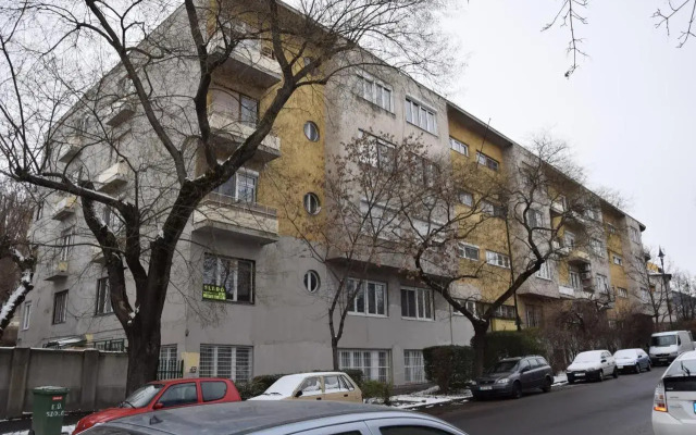 Bleak House - Bauhaus home in the heart of Budapest