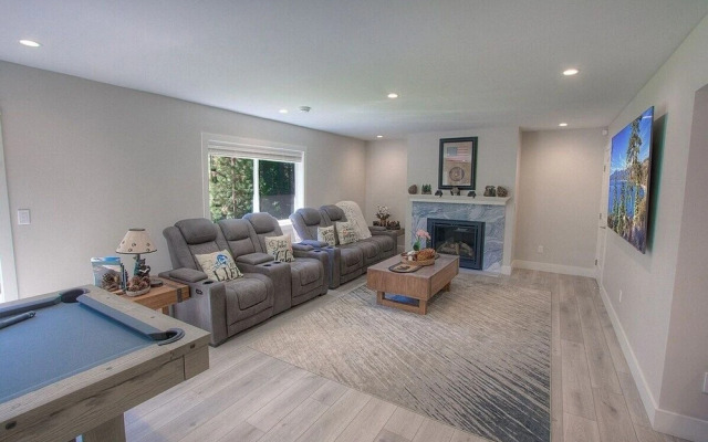 Creek Side Summit 4 Bedroom Home by RedAwning