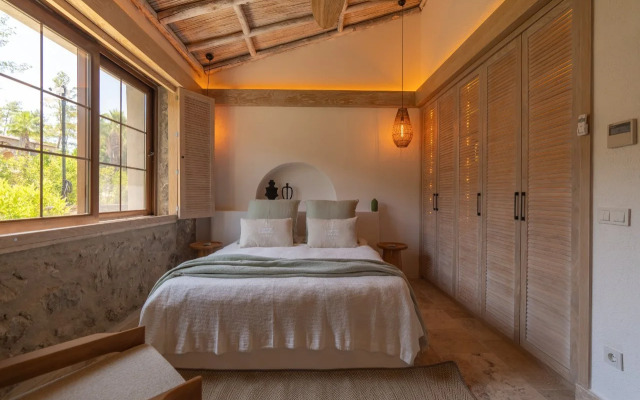 Izz Getaway – Adults Only