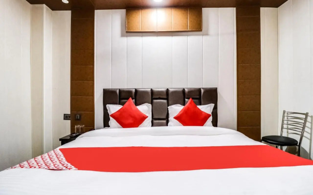 OYO 65601 JPS Galaxy Hotel