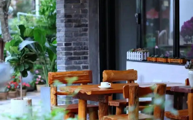 Castle peak yard Inn Guilin