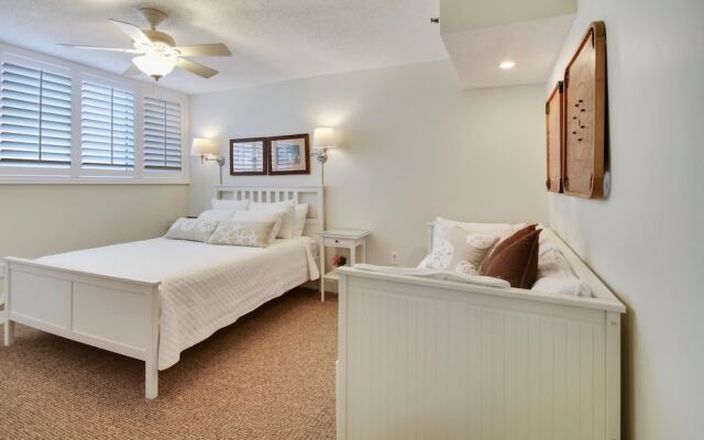 Trillium 5C Beach Front/private Balcony With Amazing Views/pool!