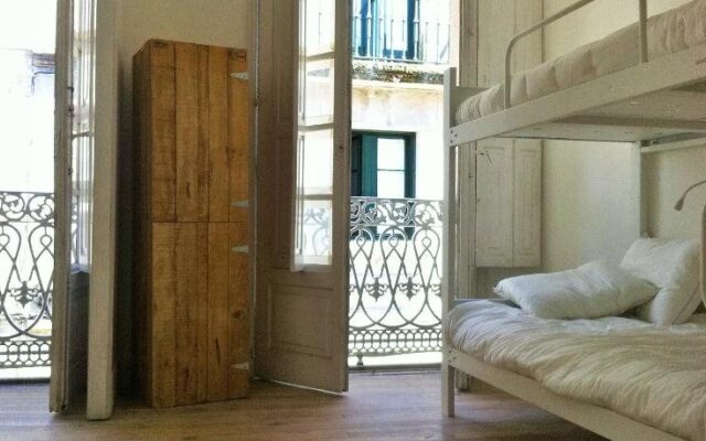 APT Slow City Hostel
