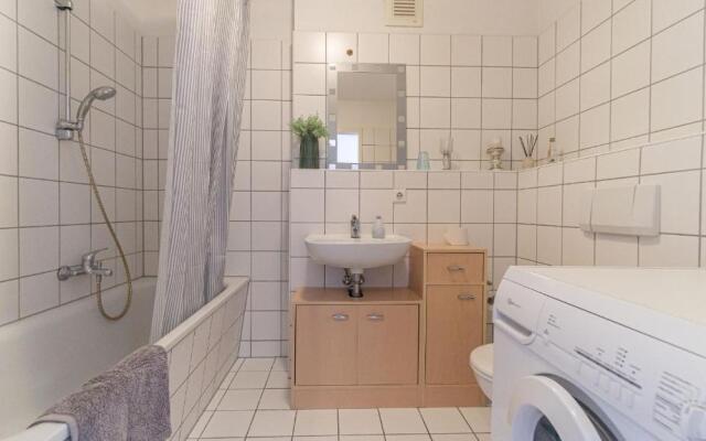 Central Apartment, 55m2, Kitchen, Washer, Netflix, Parking