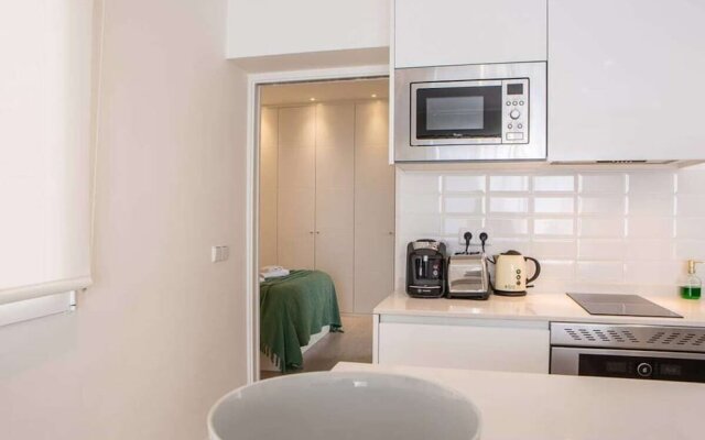 Stunning 1 Bed W Sunny Terrace In Madrid Center