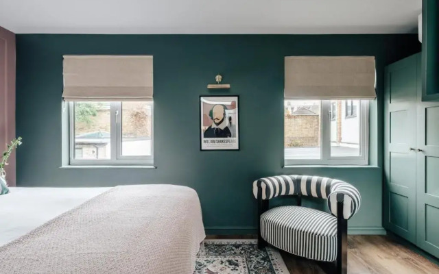 Hermes Hotel by Nestor