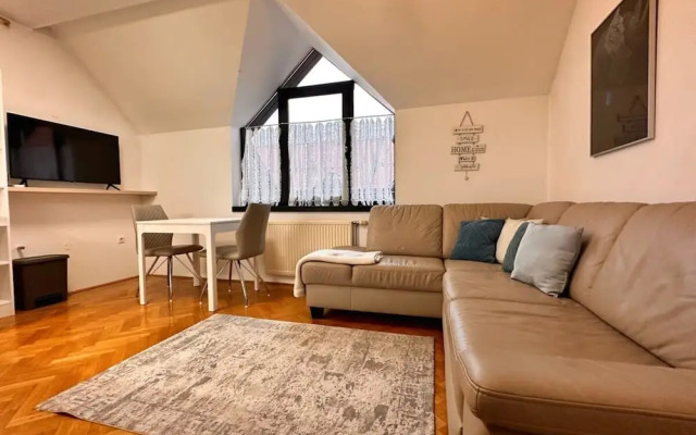 Charming City Loft Apartment With Free Parking