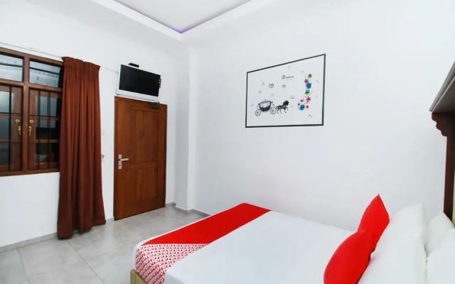 OYO 339 Chandiv Hotel